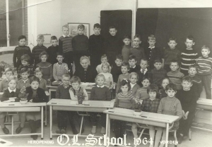 F555 Dorpsschool klas 1 Juffrouw Scheltens (1964)